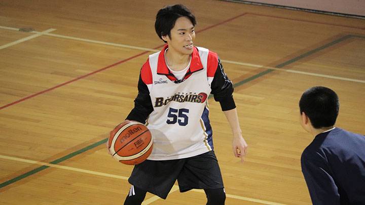 小野賢章が「小野のバスケ」を披露！バスケ練習でシュートも決める