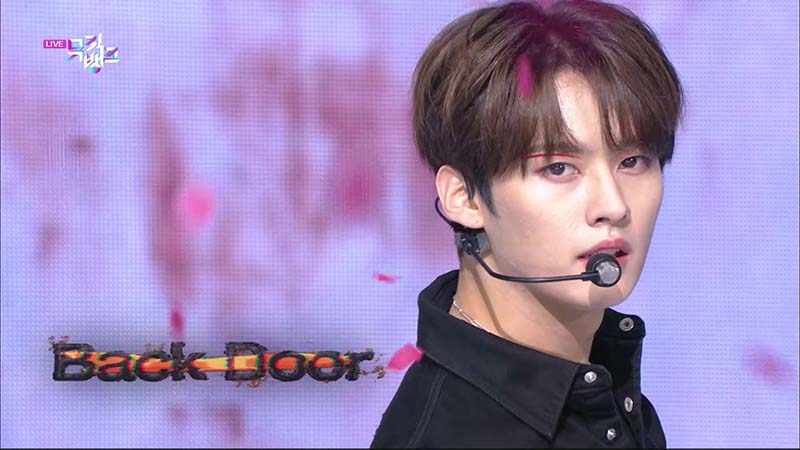 韓国人大学生のテレビ 韓国人大学生のテレビ Korean female college students were