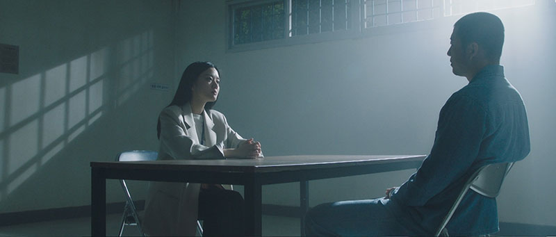 演技派俳優ユン・ゲサン主演！ 刑務所に潜入した犯罪心理学者の頭脳戦